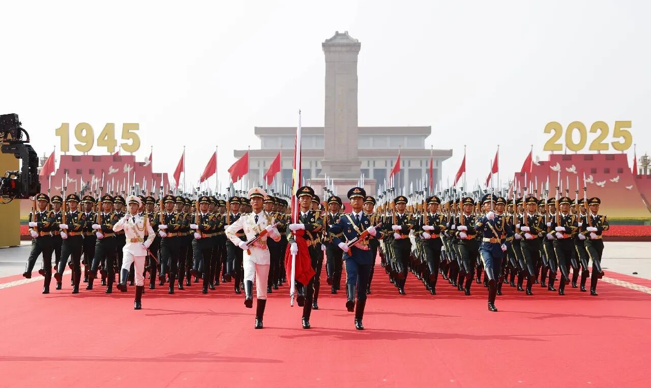 党建 | 深圳市恒晖公益基金会党支部组织观看中国人民抗日战争胜利80周年阅兵仪式