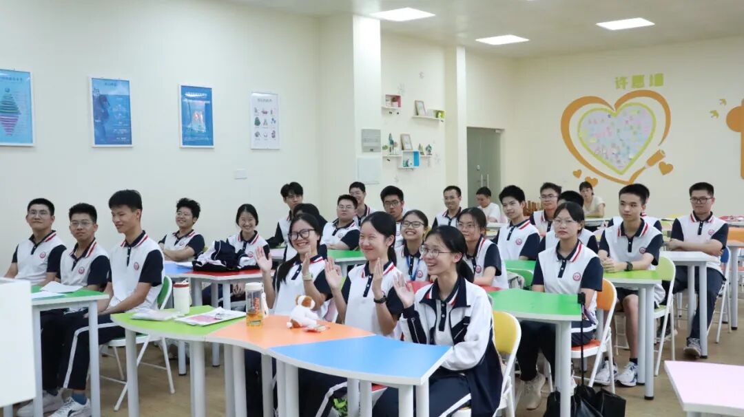 学生团辅关怀 | 知更鸟公益项目河源高级中学“以‘心’润教，以‘育’启行”主题活动