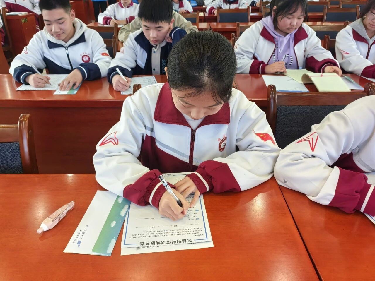 2026 知更鸟・蓝信封再启招募｜以信为炬，做孩子们的远方星光