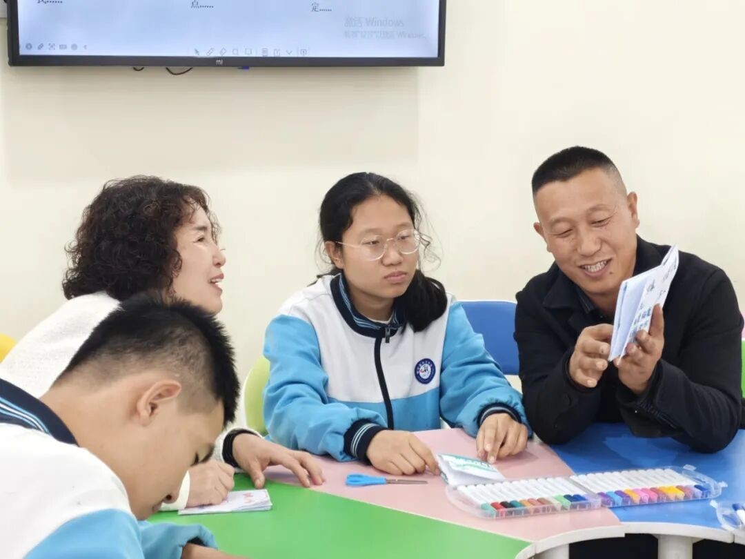 绘出家庭心愿，架起亲子心桥 —— 榆中县和平中学家庭亲子活动顺利开展