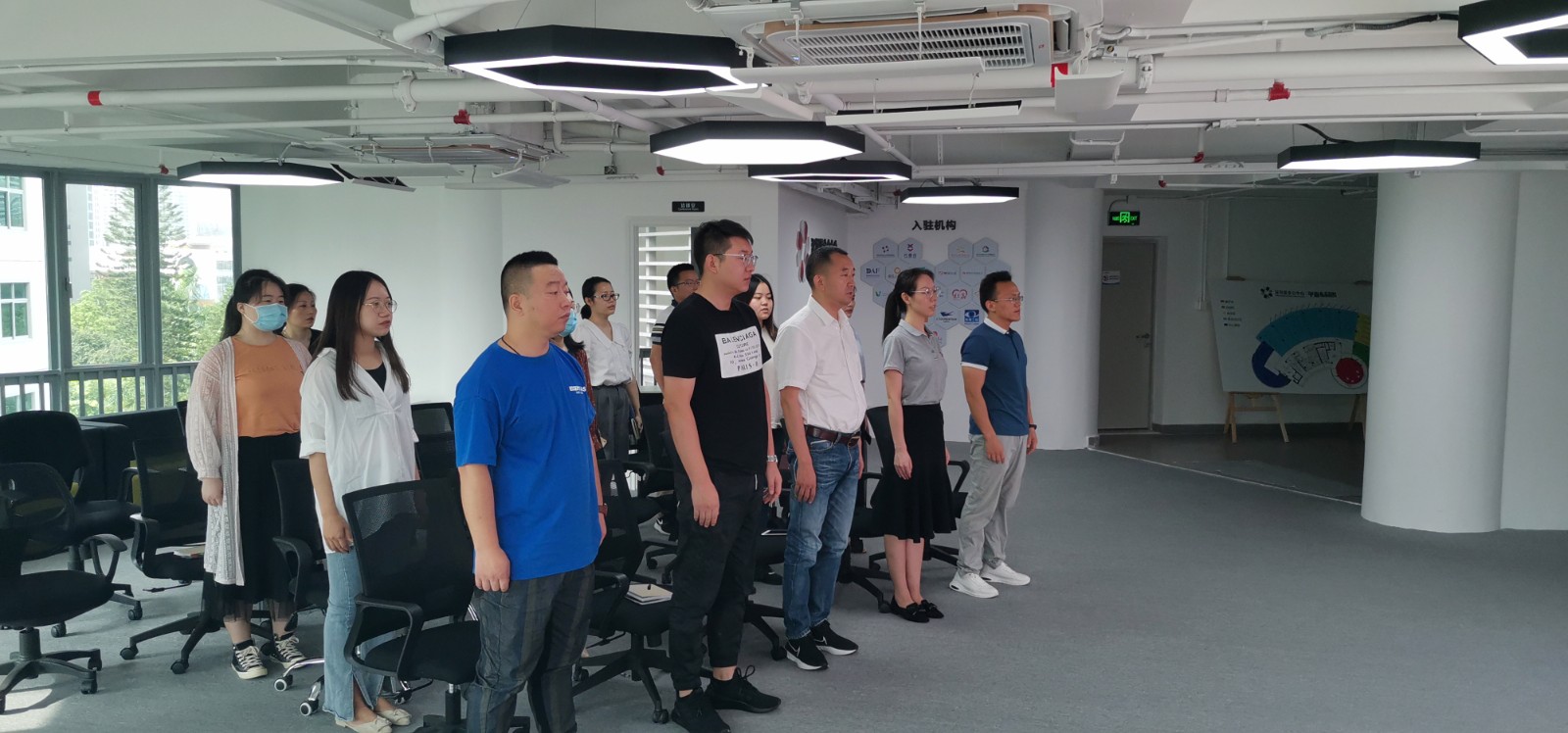 庆祝中国共产党成立100周年丨基金会中心组织集中收看，聆听重要讲话